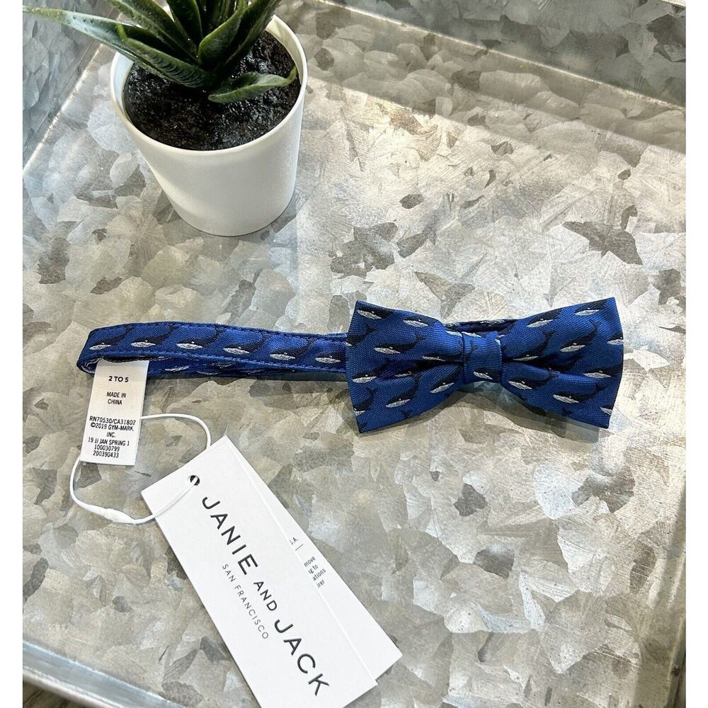 Janie and Jack Youth Boys Size 2-5 Years Adjustable Whale Print‎ Bowtie in Blue